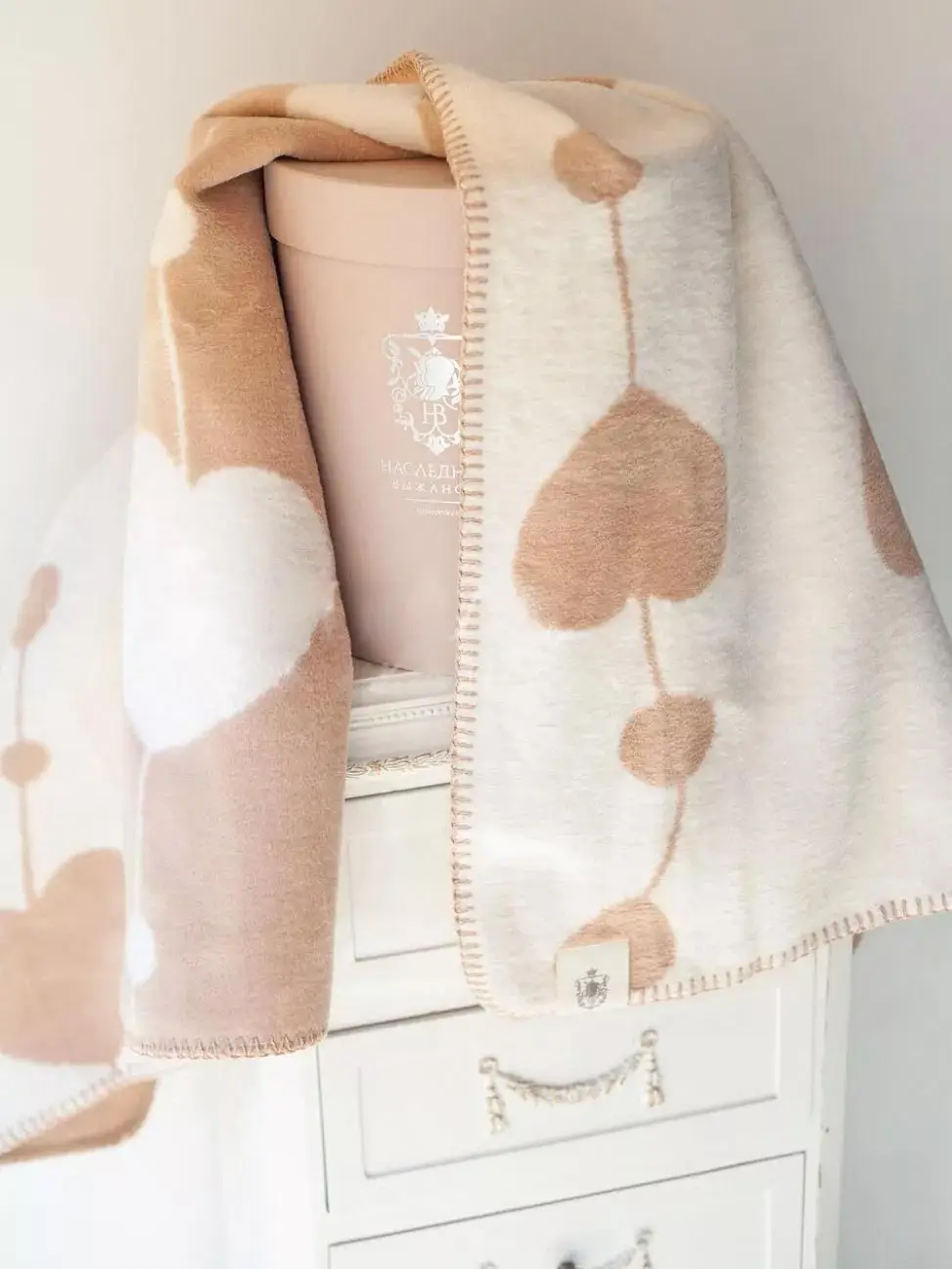 Хлопковое одеяло Наследник Выжанова, 120х90 см, рисунок сердечки бежевые