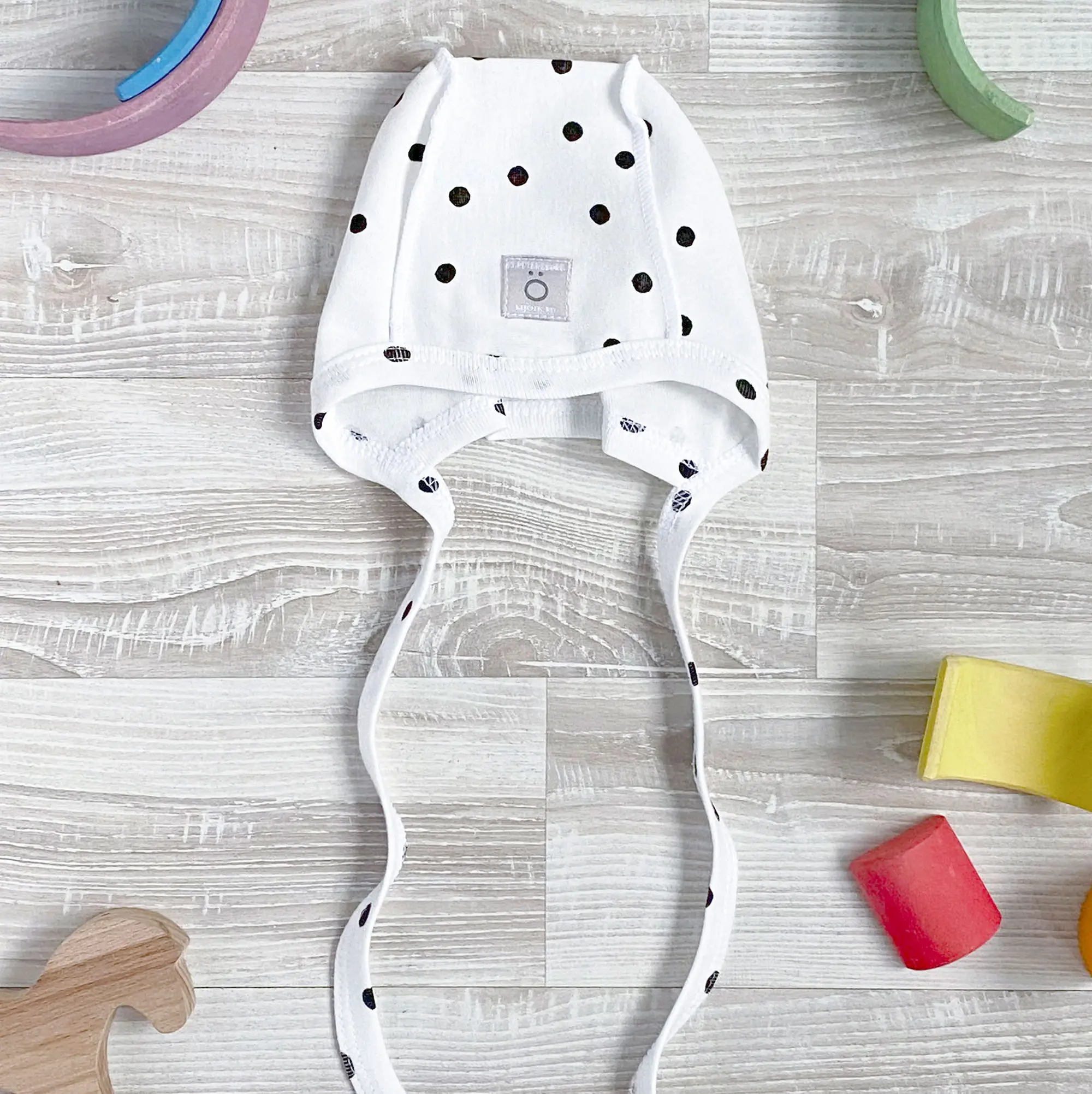 Чепчик Mjolk Basic Горошки 68-74 см