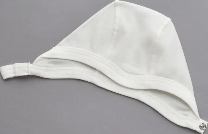 Чепчик Petit Bebe Карапуз с кнопкой крем размер 38