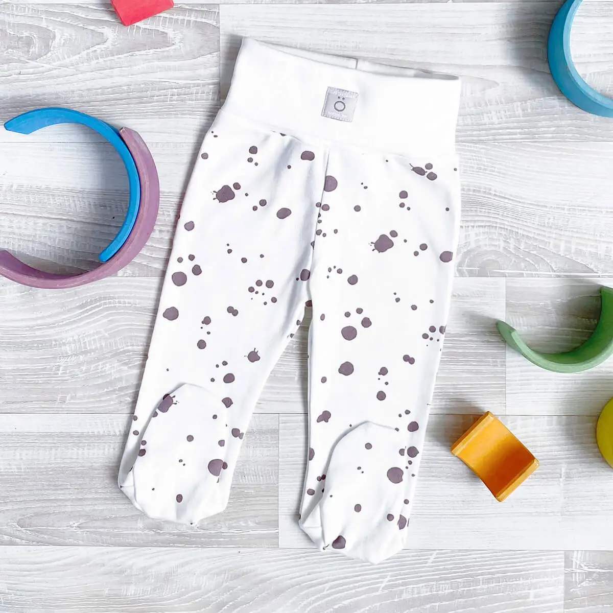 Ползунки Mjolk Кляксы на широком поясе 68