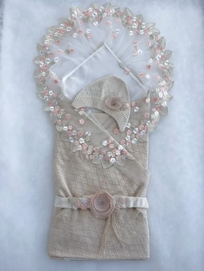 Комплект SaraBara Нила конверт, уголок, шапочка, бежево-золотой