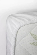 Наматрасник непромокаемый Amarobaby Water Stop с резинками по углам 120х60 см