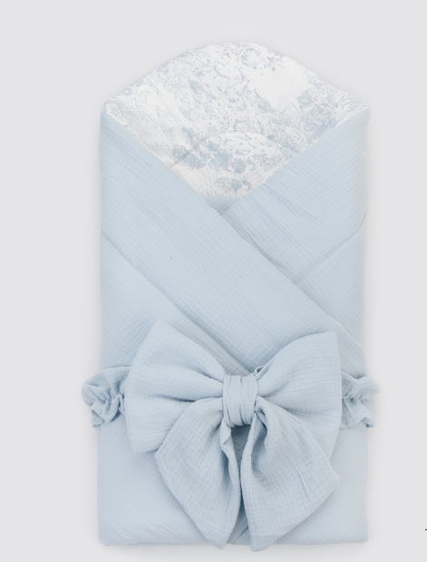 Фотография товара Одеяло-конверт  на выписку 90х90 «Муслин №5», с бантом на резинке летнее (голубой+голубые облака)