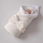 Фотография товара Одеяло на выписку KiDi Новые Звездочки с бантом на резинке демисезонное молочный