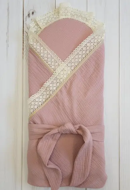 Кружевной уголок Lappetti с поясом пудровый
